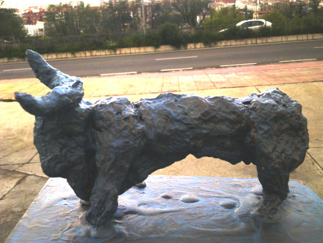 TORO PARA UN LAVADERO DE COCHES Metal Figurative