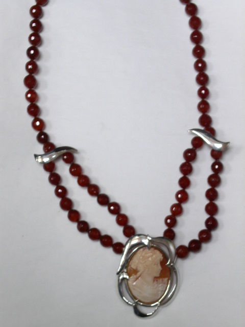 collar de camafeo