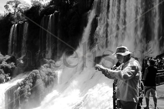 Cataratas del Iguazú Conceptual/Abstract Black and White (Digital)