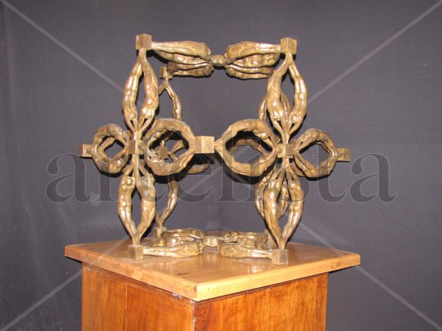 el cubo Bronze Figurative