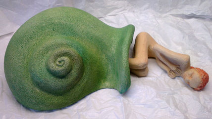 Mujer caracol verde