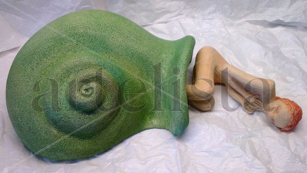 Mujer caracol verde