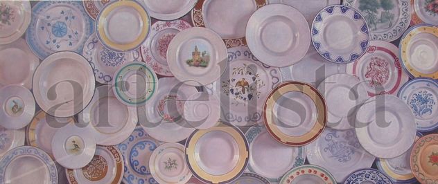 Composición con platos.