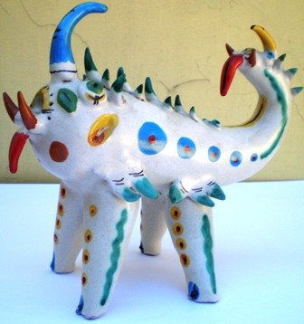 Animale fantastico,ceramica, autore Pio Mastrogiacomo 