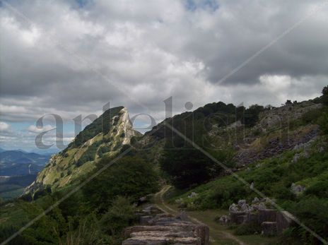El monte Mugarra