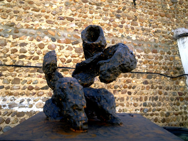 DAMA SOBRE LA MURALLA