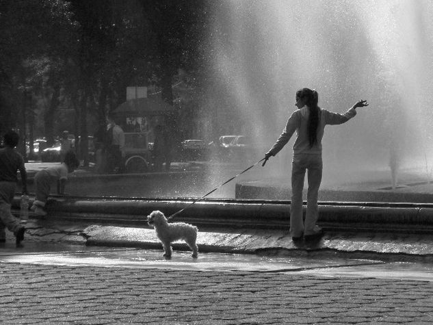 la niña y el perro Retrato Blanco y Negro (Digital)