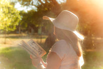 Niña leyendo