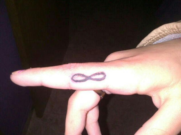 infinito dedo