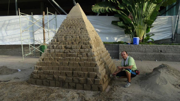 PIRAMIDE DE EGIPTO Otros Figurativa