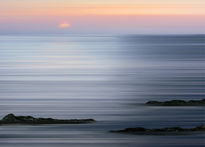 Rocas negras en mar...