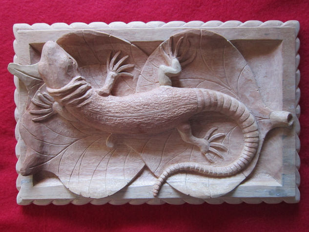 LAGARTO Y MARIPOSAS Wood Figurative