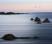 Rocas negras en mar...