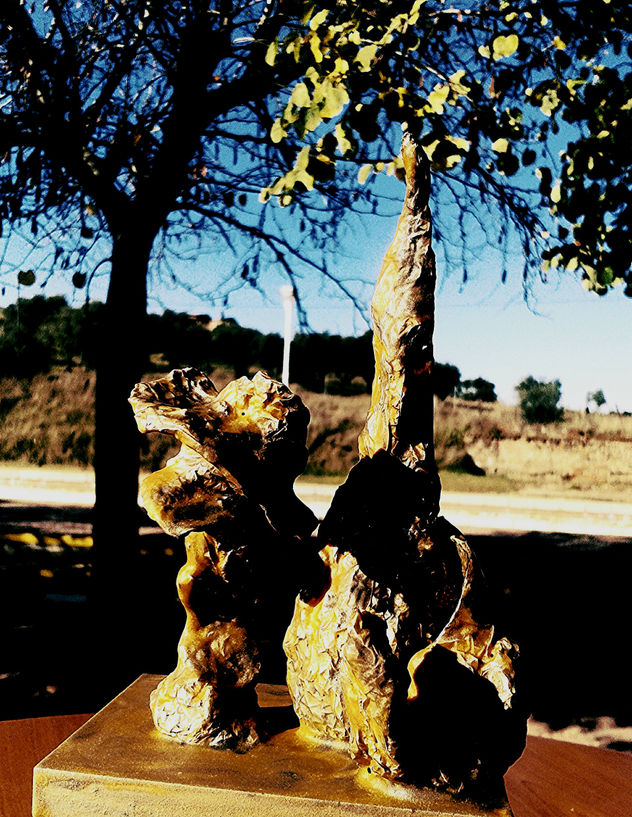 ESCULTURA BAJO EL ÁRBOL
