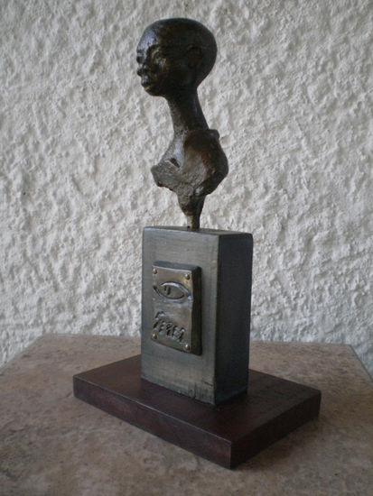 Cabeza Bronze Figurative