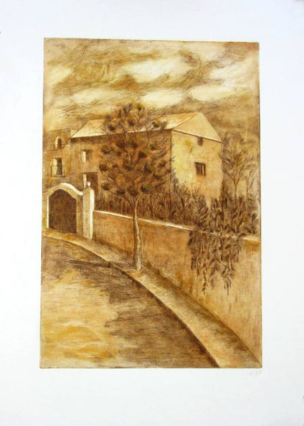Detrás de la verja.