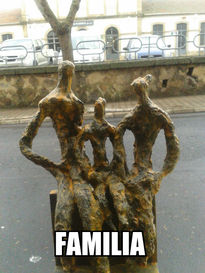 FAMILIA . En la calle