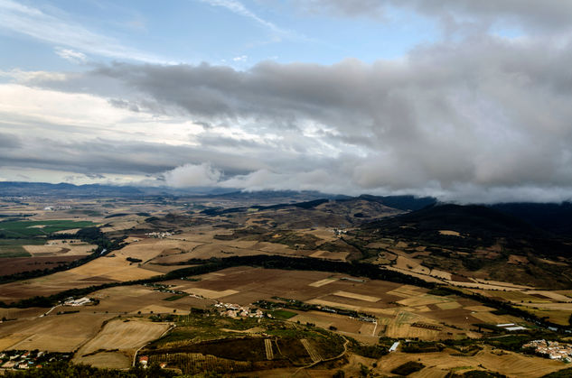 Navarra's valley/ Valle de Navarra Nature Color (Digital)