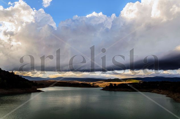 Beautiful lake/ Hermoso lago Naturaleza Color (Digital)