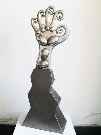 MANO Metal Figurative