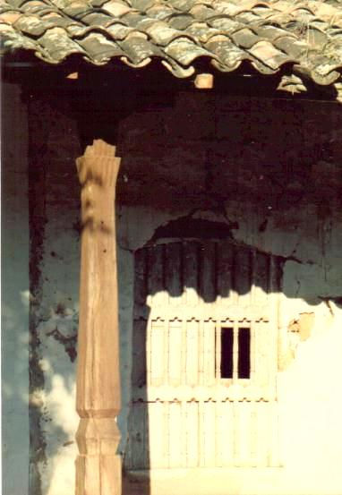 CAPITEL Y VENTANA
