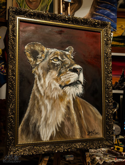 Queen Oil Canvas Animals