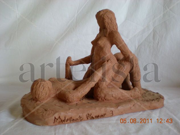 Modelant l'amor 3 Terracota Figurativa