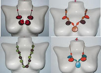 Collares en semillas