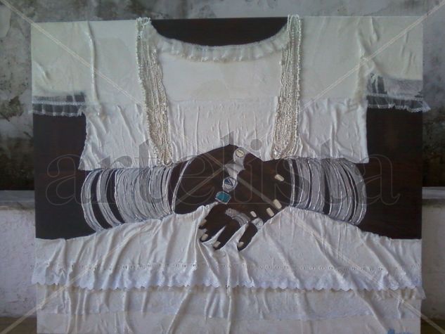 Mãe Textile Figure