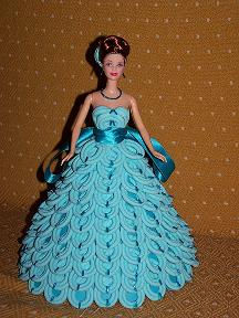 Muñeca hecha con papel