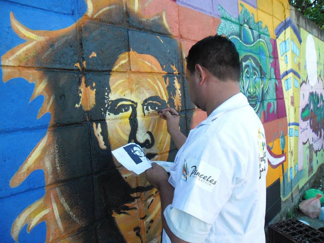 RETRATO DEL ESCRITOR  JULIO ESCOTO, MURALISMO HONDUREÑO, MURALES DE HONDURAS 