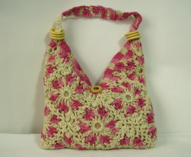 Bolso en pastillas tejidas a crochet