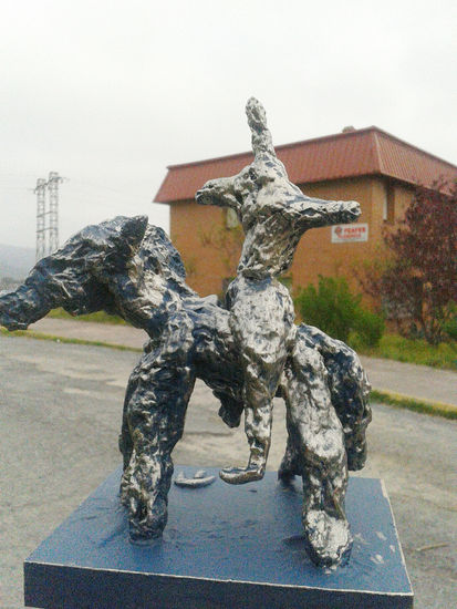 SU PRIMERA ESCULTURA Mixed Figurative