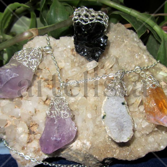 Puntas ed piedras naturales  tejidas en plata fina