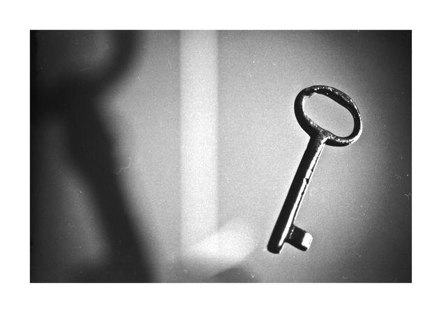 Key. Otras temáticas Blanco y Negro (Digital)