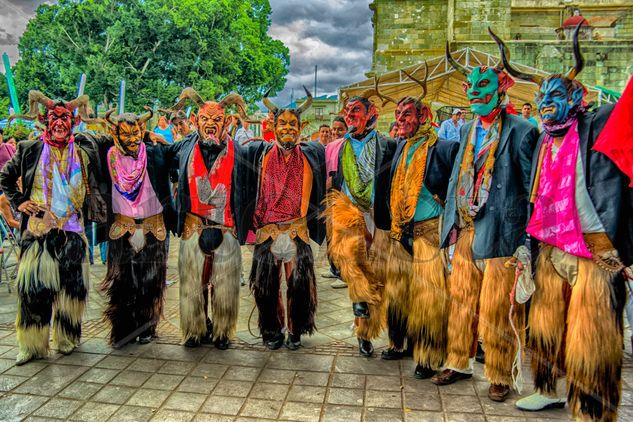 Diablos Danzantes de Juxtahuaca HDR Fotoperiodismo y documental Técnicas alternativas