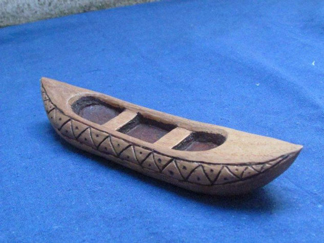 canoa tallada en madera Madera Figurativa