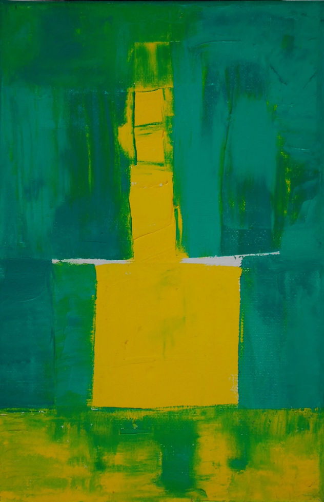 Figura amarilla en verde