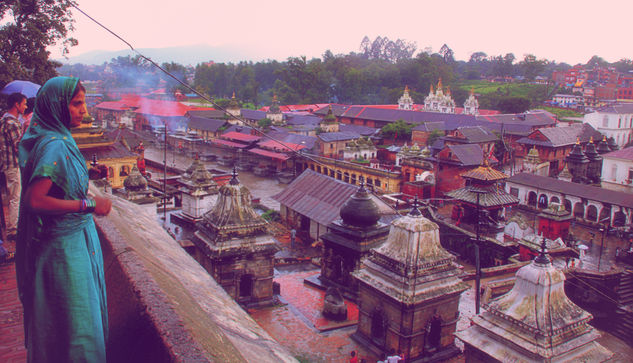 Mujer en Pashupatinath Viajes Color (Digital)