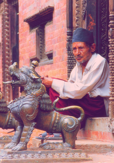 Anciano en Bhaktapur Portrait Color (Digital)