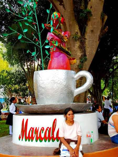 LA CAFETALERA, MONUMENTO HOMENAJE AL CAFE HONDUREÑO, Escultura hondureña Metal Figurativa