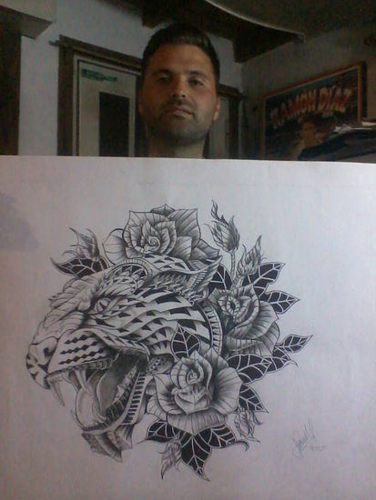 Tigre con Flores Charcoal