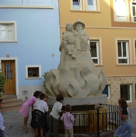 familia marinera Piedra Figurativa