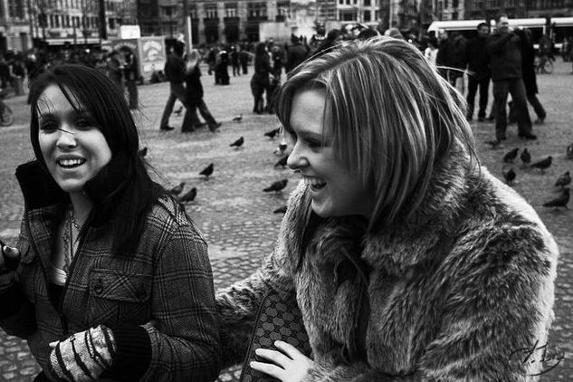 Amsterdam Momments (6) - Chicas sonrientes Otras temáticas Blanco y Negro (Digital)