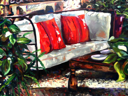 Sofa con cojines rojos