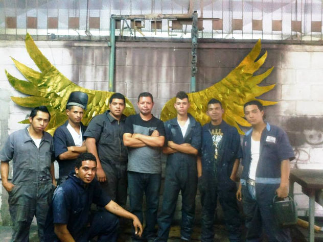 ALAS DE LA LIBERTAD Y LA PAZ,  CHATARRA,  INFOP. johnny mcdonald pintor hondureño contemporaneo