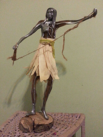 HILADORA Metal Figurative