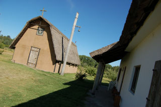 Una iglesia de barro, para un hombre de barro