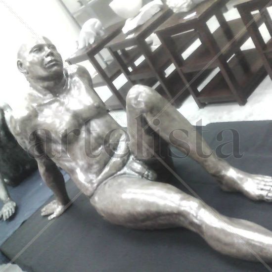 Escultura de un hombre. Others Figurative