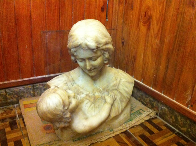 Maternidad Marble Figurative